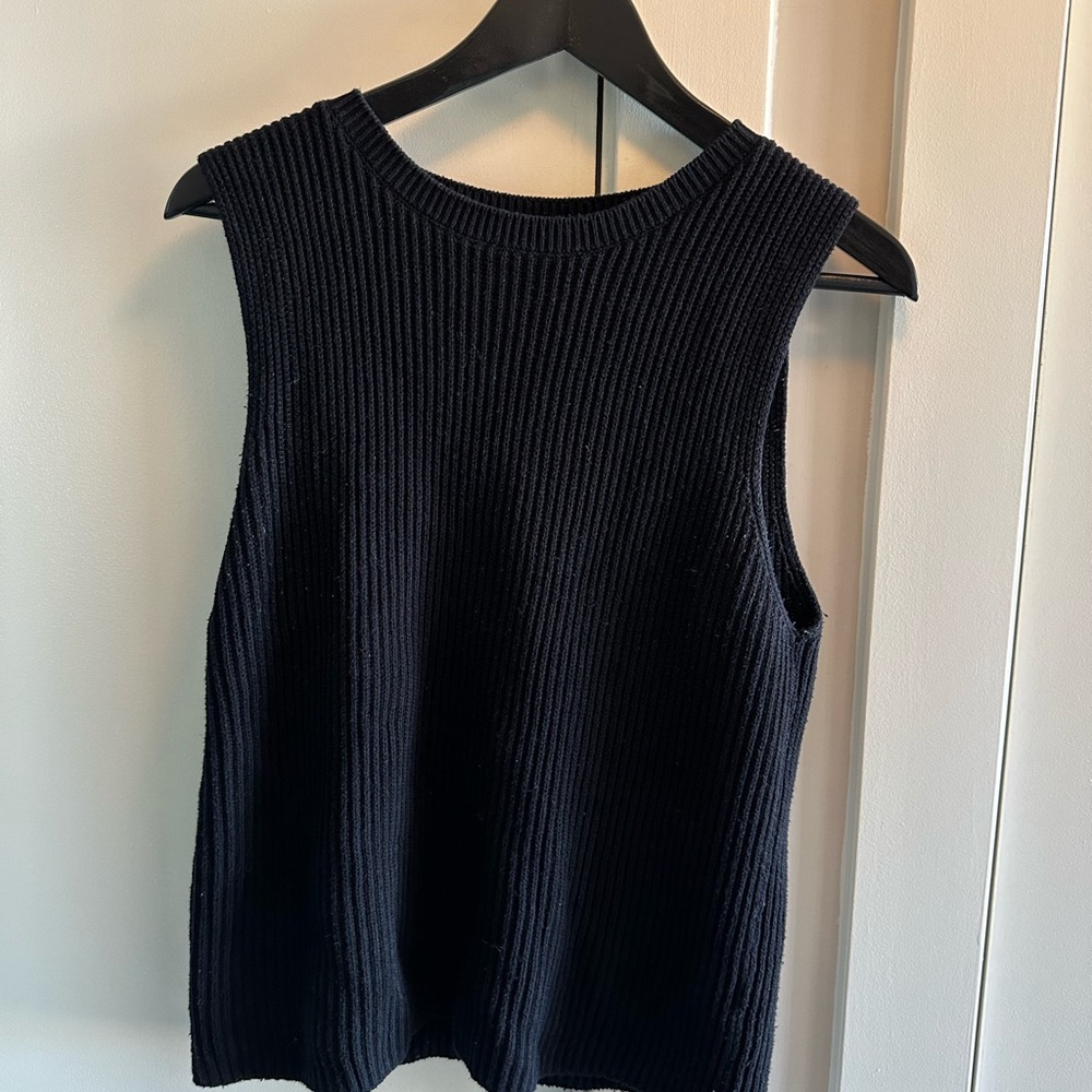 Black J.Crew sleeveless sweater knitted round neck. 100% cotton
